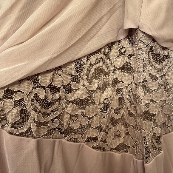 One-shoulder mesh dress with lace inset - Picture 4 of 8